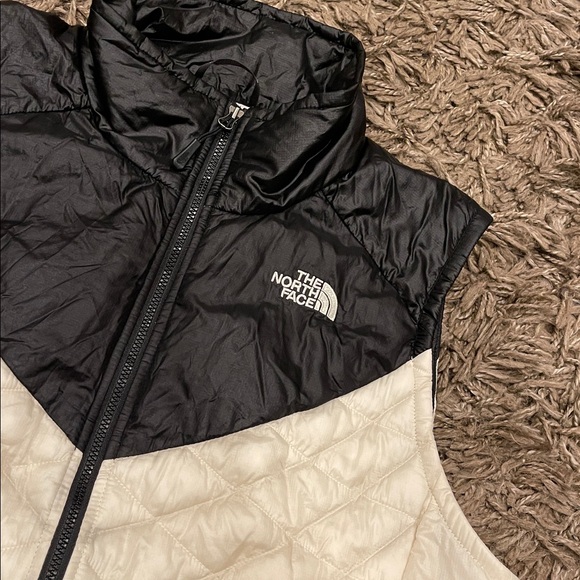 The North Face Women's Thermoball Vests Size Large - Picture 4 of 13
